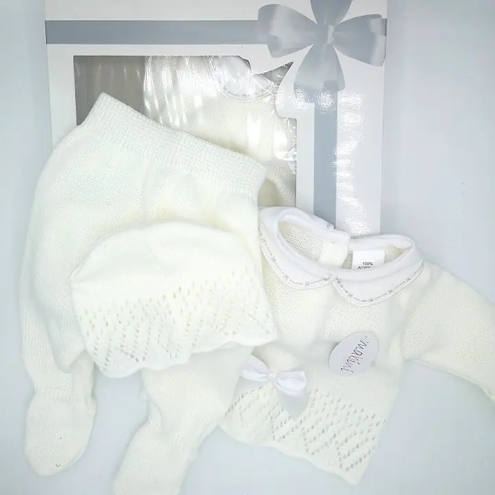 Knitted Box Set 24 White
showing box & set 